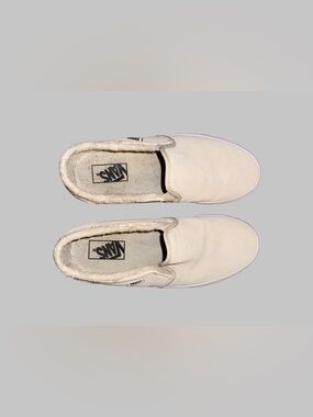 Vans Suede/Sherpa Slip on shoe